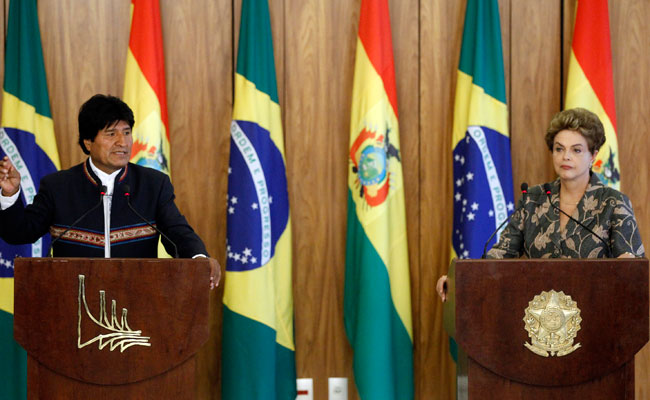 La presidenta de Brasil, Dilma Rousseff (d) junto a su homólogo boliviano, Evo Morales (i) durante una conferencia de prensa. Foto: EFE