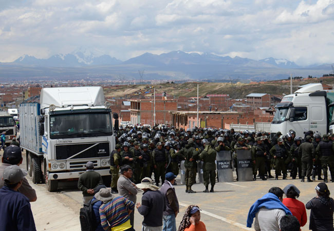 Sector Apacheta, en la carretera Oruro-La Paz, donde se desarrolló un tenso diálogo entre dirigentes del transporte y autoridades gubernamentales. Foto: ABI