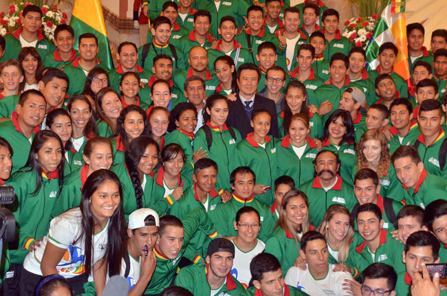 Deportistas bolivianos que van a China para mejorar su rendimiento. Foto: ABI