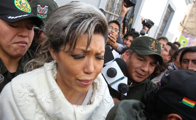 Gabriela Zapata, expareja del presidente Evo Morales, tras asistir a una audiencia judicial en días pasados. Foto: EFE