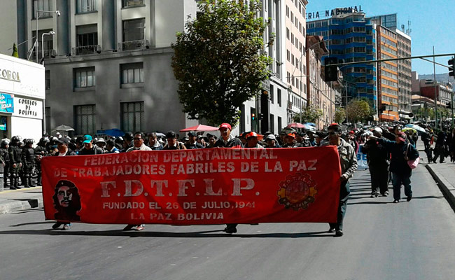 Marcha del sector fabril en apoyo a los trabajadores de la cerrada Enatex. Foto: ABI