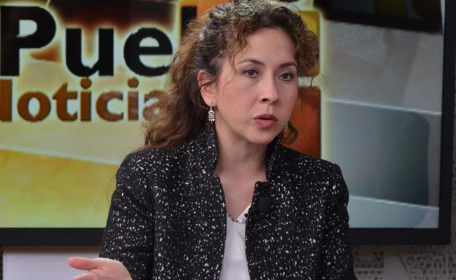 La ministra de medio ambiente y agua Alexandra Moreira en entrevista en el canal estatal. Foto: ABI