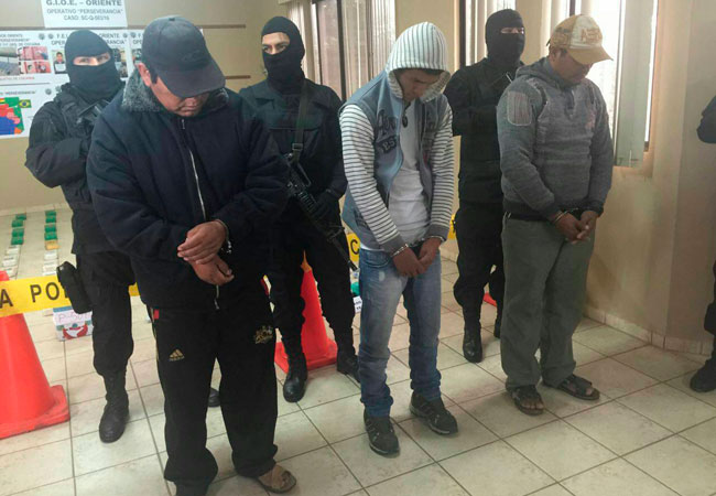 Personas capturadas durante operativos de la FELCN. Foto: ABI