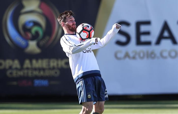 Messi en una práctica de la Selección Argentina. Foto: EFE