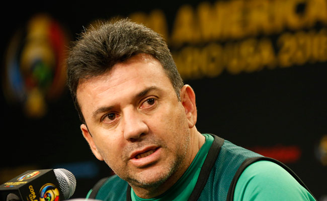 Julio César Baldivieso en una conferencia de prensa durante la Copa América Centenario. Foto: ABI