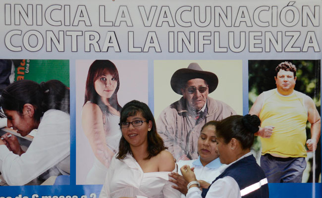 Campaña de vacunación contra la influenza. Foto: ABI