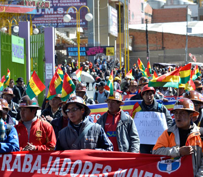 Protestas en semanas pasadas de la COB por el cierre de Enatex. Foto: ABI