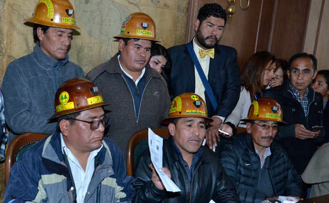 Dirigentes de la Federación Nacional de Cooperativas Mineras. Foto: ABI