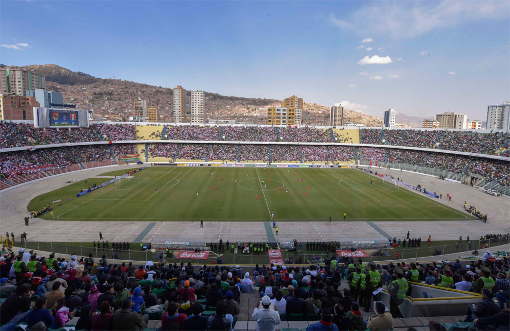 Panorámica del estadio Hernando Siles de La Paz, escenario del encuentro entre los seleccionados de Bolivia y Perú. Foto: ABI