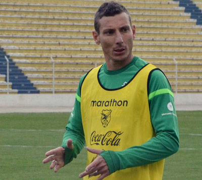 Pable Escobar, durante una práctica de la selección de Bolivia. Foto: EFE