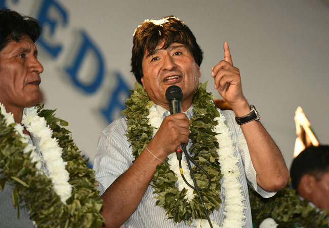 El presidente Evo Morales (C) durante el congreso de productores de hoja de coca en Chapare. Foto: ABI