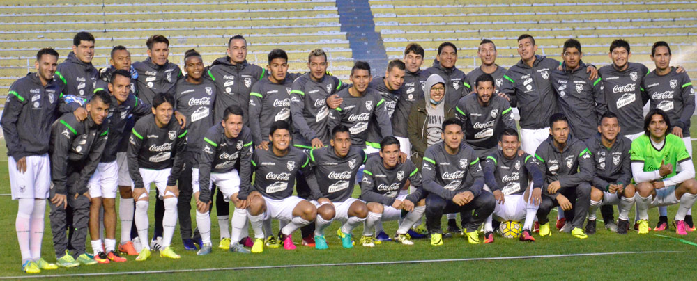 Jugadores de la selección de Bolivia, tras el último entrenamiento en La Paz antes del choque contra Brasil. Foto: ABI