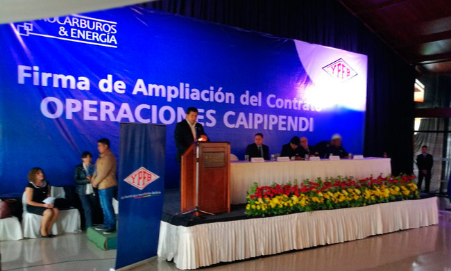Firma del trato entre el gobierno de Bolivia y el consorcio encabezado por la empresa española Repsol. Foto: ABI