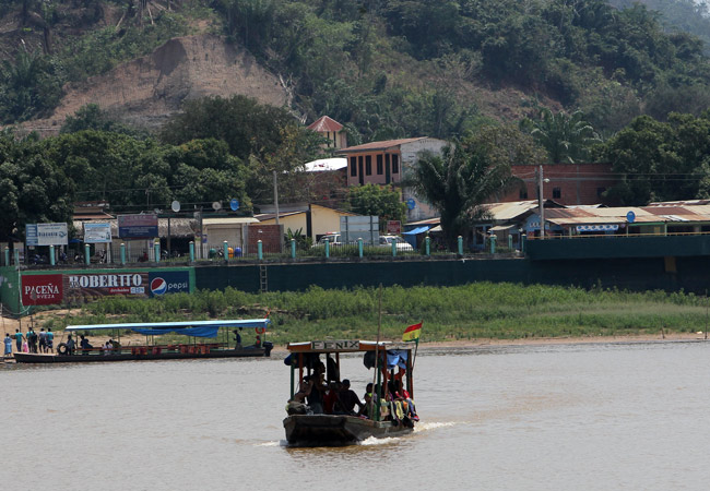Bote en el río Beni en la población de Rurrenabaque. Foto: EFE