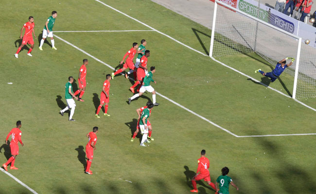 Encuentro entre Bolivia y Perú, uno de los partidos con los puntos en disputa. Foto: ABI