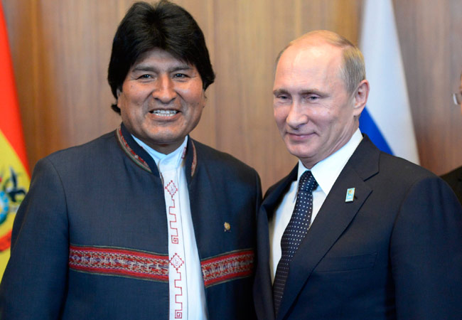 Encuentro en 2014 entre los presidentes de Bolivia y Rusia, Evo Morales (i) y Vladímir Putin (d). Foto: EFE