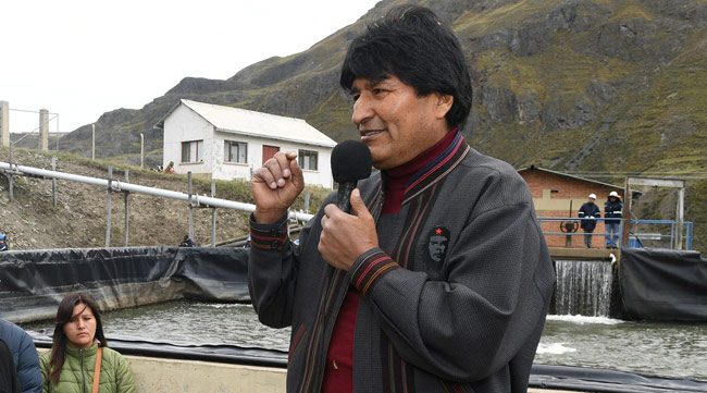 El presidente Evo Morales en la región de la represa de Hampaturi, departamento de La Paz. Foto: ABI