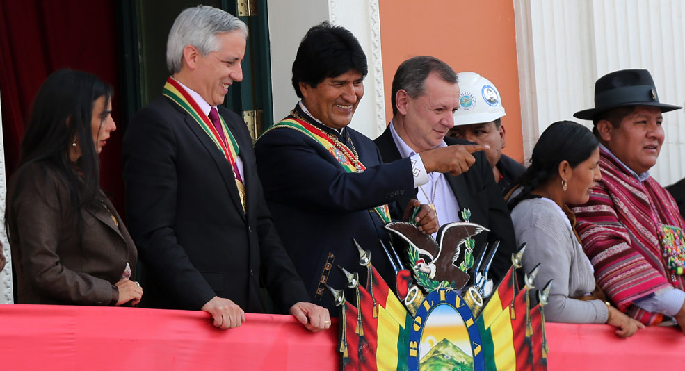 El presidente Evo Morales (3i), junto al vicepresidente Alvaro García Linera (2i), y los presidentes de las cámaras legislativas, José Alberto Gonzales (4d) y Gabriela Montaño (i). Foto: EFE