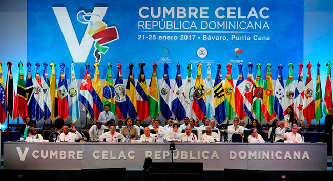 Vista general de la clausura de la V Cumbre de los jefes de Estado y de Gobierno de la Comunidad de Estados Latinoamericanos y Caribeños. Foto: EFE