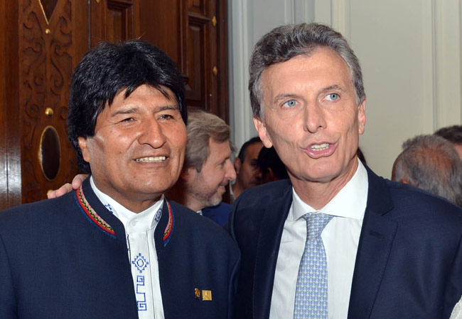 Los presidentes Evo Morales y Mauricio Macri en un encuentro el año 2015. Foto: ABI
