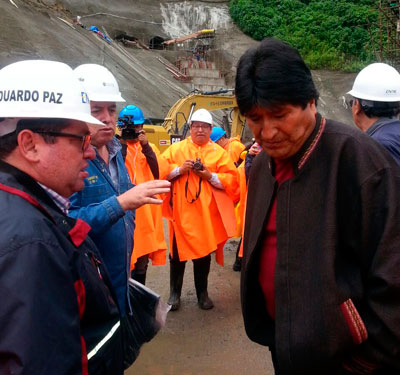 El presidente Evo Morales en la inspección de obras. Foto: ABI