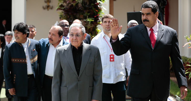 El presidente de Venezuela Nicolás Maduro (d), junto a sus homólogos de Cuba, Raul Castro (c), de Nicaragua, Daniel Ortega (2i) y de Bolivia, Evo Morales (i) en la ciudad de Caracas (Venezuela). Foto: EFE