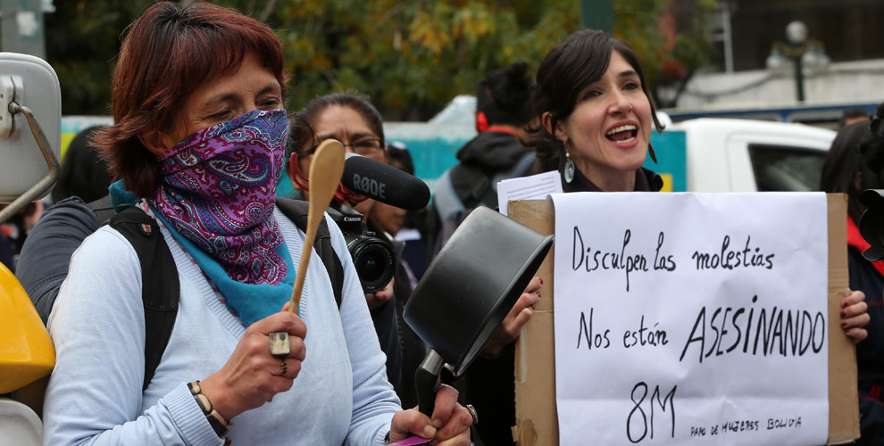 Colectivos de defensa de los derechos de la mujer, salieron a las calles, este 8 de marzo, a protestar contra la violencia machista. Foto: EFE
