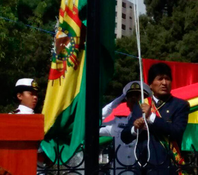 El presidente Evo Morales participa en los actos del día del mar. Foto: ABI