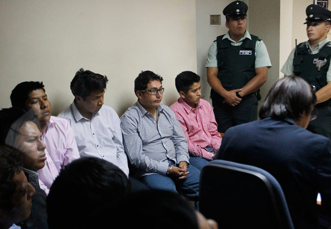 Funcionarios bolivianos detenidos, durante una sesión judicial en Chile la semana pasada. Foto: EFE