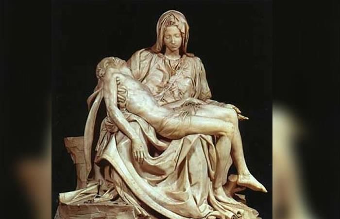 Viacrucis: Estación 13, Jesús en brazos de su Madre