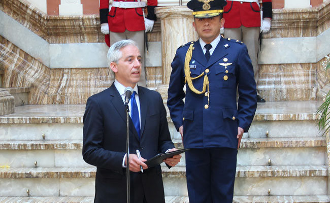 El vicepresidente Álvaro García Linera, actualmente presidente en ejercicio, durante un contacto con la prensa en Palacio de Gobierno. Foto: ABI