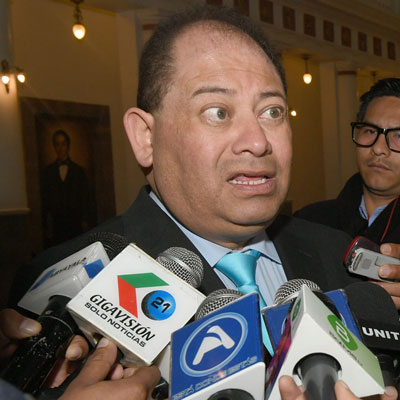 Carlos Romero, ministro de Gobierno, brinda declaraciones a la prensa en Palacio de Gobierno de La Paz. Foto: ABI