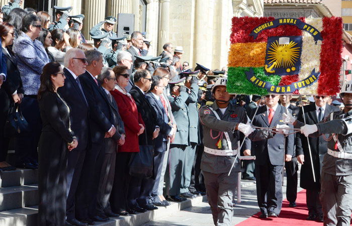 Este 28 de julio, autoridades de Bolivia y Perú celebraron el día del vecino país en la Plaza Murillo de La Paz. Foto: ABI