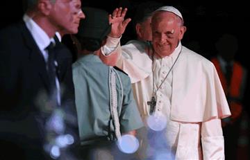 Papa Francisco: Así quedó su rostro tras golpearse con el ‘papamóvil’