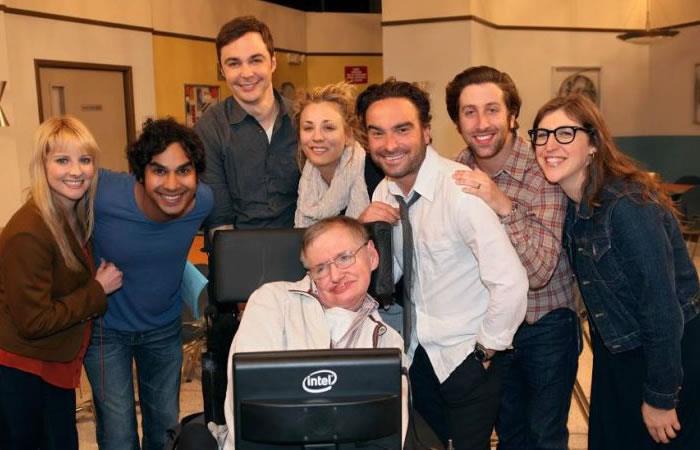 Los actores de 'The Big Bang Theory' despiden a Stephen Hawking. Foto: Facebook