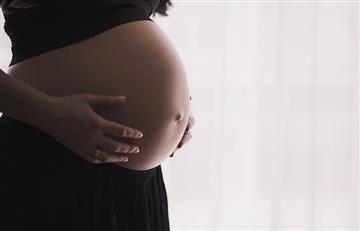 Mujer embarazada es alérgica a su propio feto