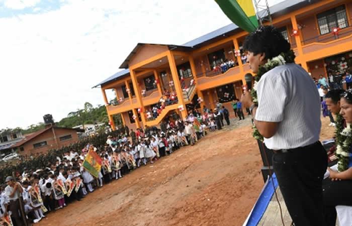 El presidente entregó la unidad educativa. Foto: ABI