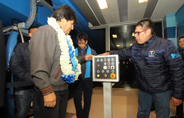 Morales inauguró teleférico en La Paz. Foto: EFE