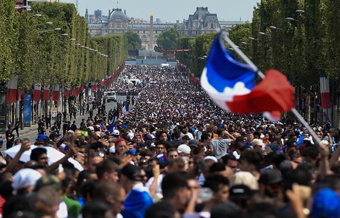 Francia recibe a sus héroes: Transmisión EN VIVO