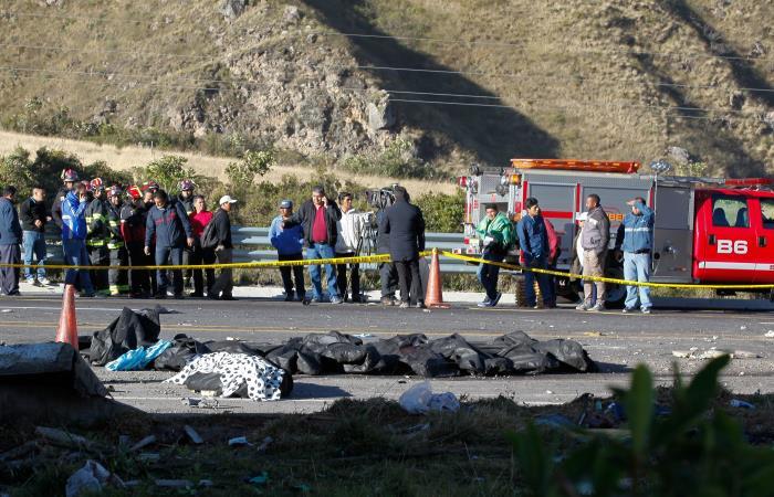 Al menos 22 personas han muerto y otras 18 resultaron heridas en el accidente. Los fallecidos eran venezolanos y colombianos. Foto: EFE