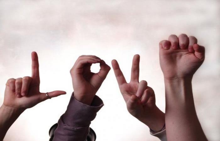 Himno de Bolivia es adaptado al lenguaje de señas. Foto: Pixabay
