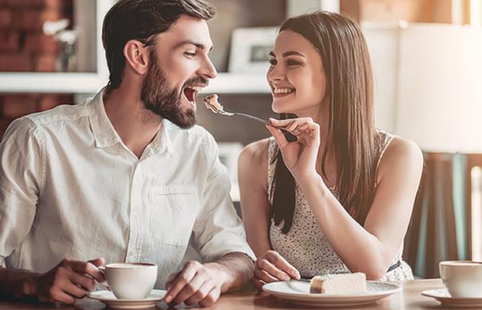 ¿Sumarle pasión a tu relación? Conquistar los sentidos con sabores es una excelente estrategia. Foto: Shutterstock