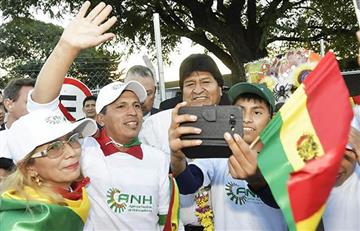Evo Morales promete "tierra" a la comunidad boliviana en Argentina