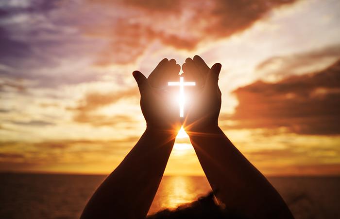 Refúgiate en Dios, él sabe lo que te conviene. Foto: Shutterstock