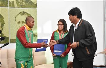 Morales entrega incentivos a medallistas del Sudamericano de Atletismo