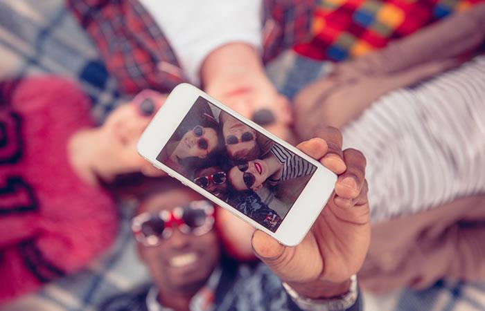 Estas son las características que debe tener un smartphone para estar conectado a las redes 24/7. Foto: Shutterstock