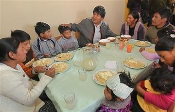 Presidente entrega vivienda social a numerosa familia de escasos recursos económicos en Oruro