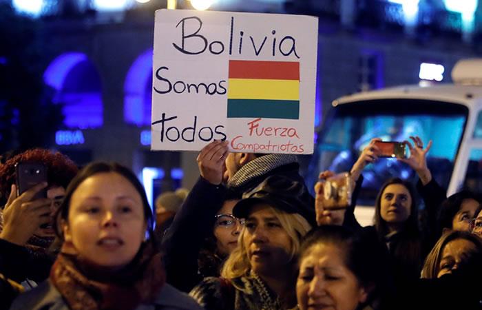 Concentración en Madrid tras la renuncia de Evo Morales como presidente de Bolivia. Foto: EFE