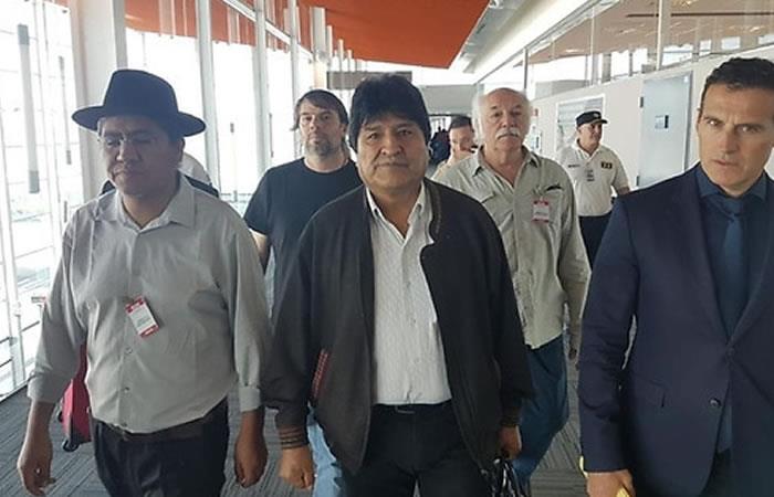 Diego Pary y Evo Morales cuando aterrizaron en tierras argentinas. Foto: EFE