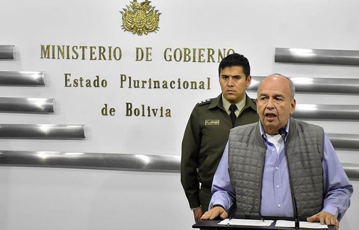 Ministro interino de Gobierno (Interior) de Bolivia, Arturo Murillo, habla durante una conferencia de prensa. Foto: EFE